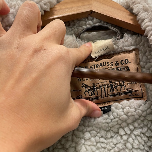 Vintage Levi's Men's Gray Sherpa Jacket - Picture 2 of 8